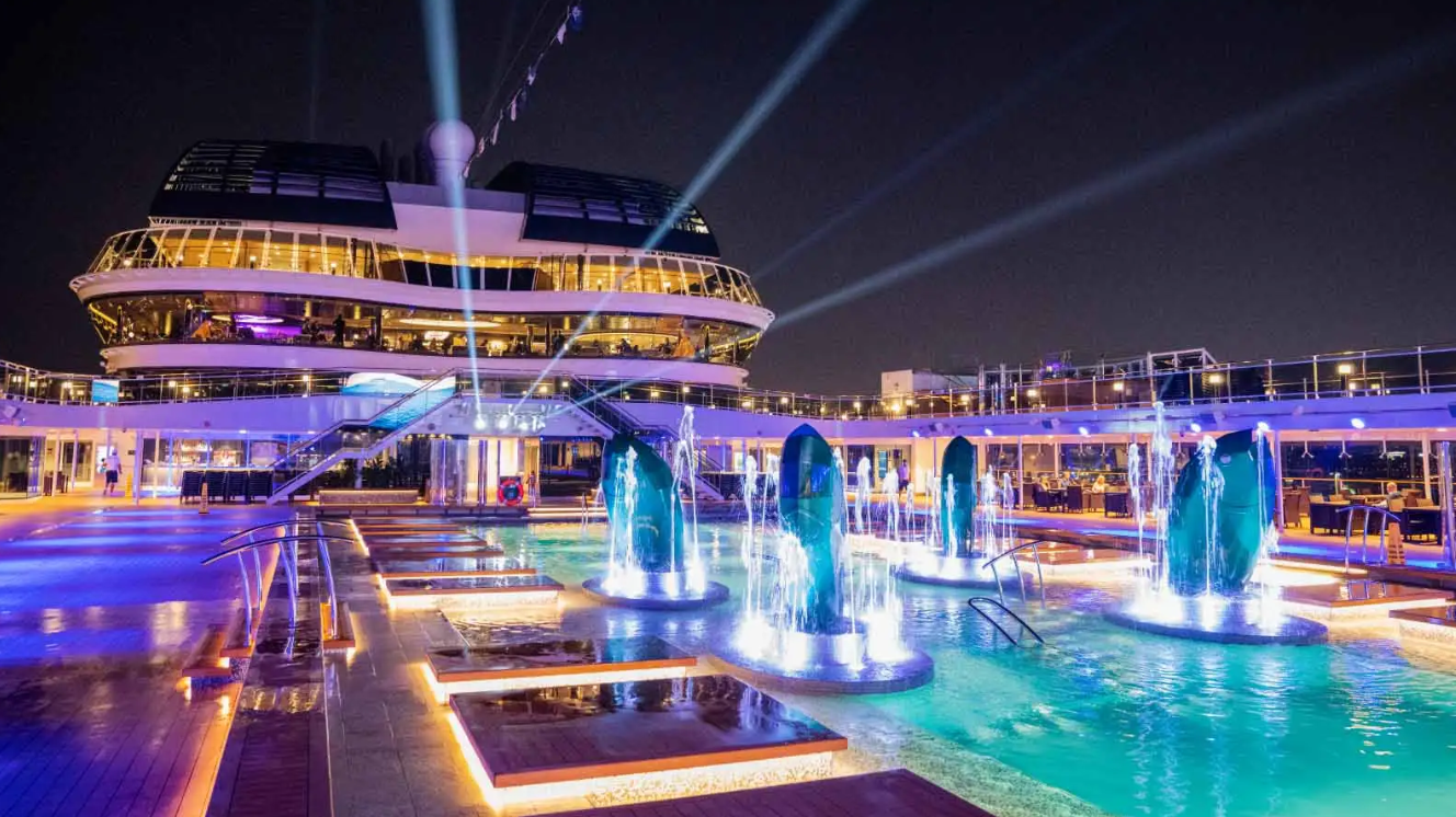 밤바다를 항해하는 MSC 크루즈선 — 크루즈 첫 탑승 준비물 체크리스트